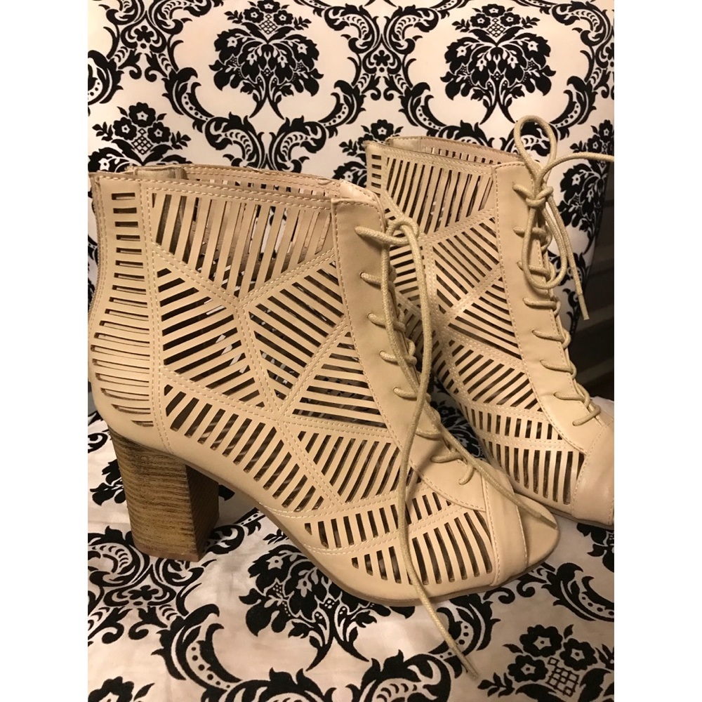 New Mary Jane cut out beige chunk heels